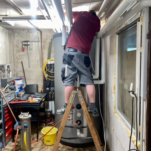 Markus Mack Heizung Sanitär aus Michelbach - Mitarbeiter bei der Arbeit-21